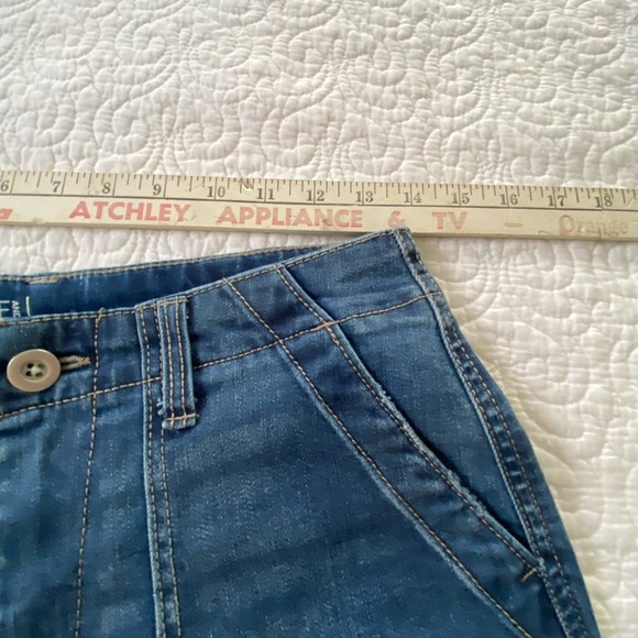 Time and Tru Denim Utility Bermuda Shorts High Rise Medium Blue Wash Size 4 - Picture 10 of 12